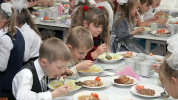 Toţi elevii din Autonomia Găgăuză vor fi hrăniţi gratuit. Se vor oferi 10 milioane de lei anual