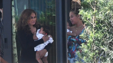 Poze de colecție. Beyonce și-a scos gemenii la plimbare