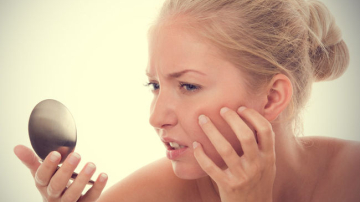 Un smoothie nutritiv care te scapă de acnee