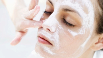 Masca care te scapă de pete, riduri şi cearcăne!