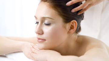 Ai părul gras și nimic nu funcționează? Încearcă aceste măști pentru părul gras