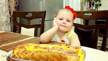 La nici 4 anișori, Gabriela Leahu îi face concurență mamei sale la gătit