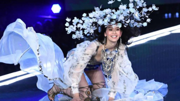 Chiar și îngerii cad câteodată: Un model a căzut pe pasarelă în timpul show-ului Victoria's Secret