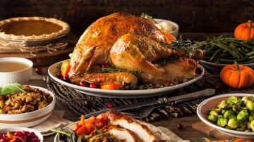 Americanii sărbătoresc astăzi “Thanksgiving Day”. Câteva rețete delicioase din curcan