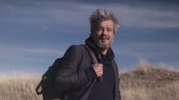 El este Brad Pitt de Moldova. S-a filmat în spotul “Fii oaspetele Moldovei”