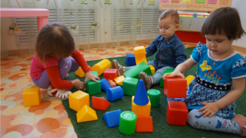 Grupe private în grădinițe de stat. O nouă metodă de a scoate bani din părinți