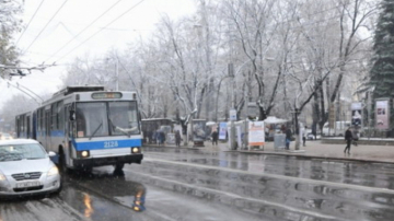 Iarna își face simțită prezența. În capitală ninge ca în poveste