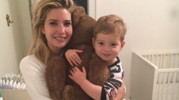 Сын Иванки Трамп решил "украсить" фото мамы и залез к ней под юбку