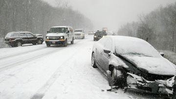 Consecințele primei zăpezi: 47 de accidente, 3 persoane decedate şi alte 30 rănite