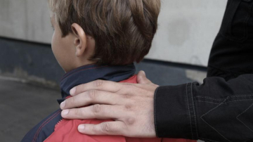 Двоих детей изнасиловал педофил из Молдовы в квартире любовницы