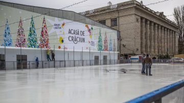 Patinoarul de pe strada 31 august din Capitală, aproape gata