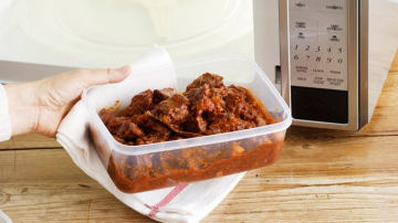 Alimentele care devin toxice la reîncălzire