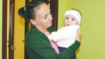 Cum este să fii sărac și să crești un copil fără niciun ajutor?