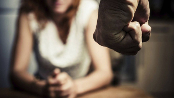 Супруги из Оргеева принудили к  занятию сексом втроем несовершеннолетнюю девушку