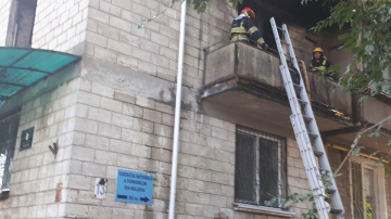 Apartament cuprins de flăcări în centrul Capitalei. Stăpâna a fost spitalizată