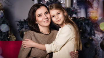 Femeia de afaceri cu voce de aur. Ascultă colindul Otiliei Drăguțanu