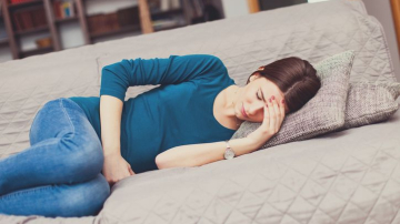 Dispozitivul care te scapă de durerile menstruale și infecțiile urinare