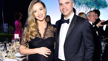 Jessica Alba a născut în noaptea dintre ani! Prima poză cu băiețelul