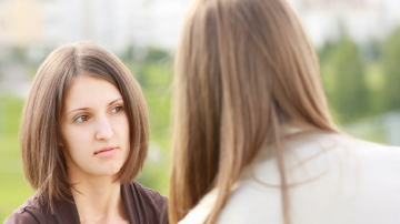 Cum să-i depistezi pe oamenii care te "seacă" de energie