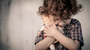 Un copil a fost înapoiat la orfelinat după adopție. Motivul este șocant!