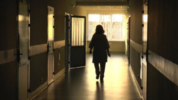 Семь человек накажут после случая с рожавшей в туалете женщиной