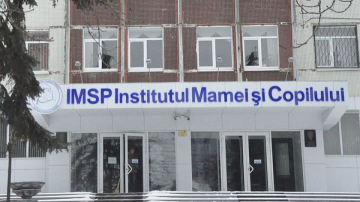 Родившая в туалете ЦМИР девушка подала жалобу в прокуратуру