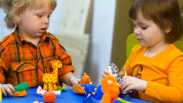 Nu știi cum să-i ocupi timpul liber? Activități de iarnă pentru copilul tău