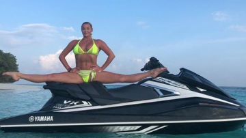 Анастасия Волочкова вновь впечатляет своими шпагатами. На этот раз на Мальдивах. ФОТО