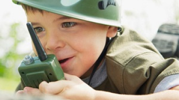 Нужны ли мальчикам военные игрушки? Мнение психологов