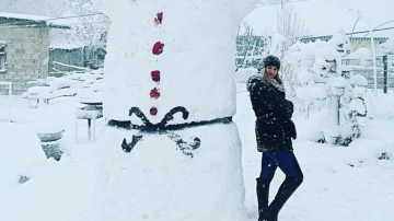 Om de zăpadă gigantic, într-un sat din Moldova