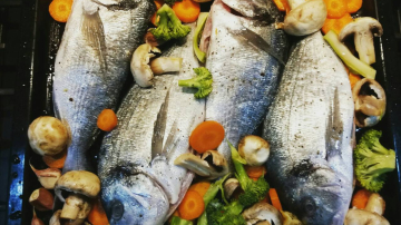 Pește cu legume la cuptor