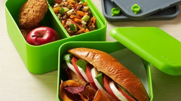 Caserolele de plastic, cum îngrijești și când devin toxice