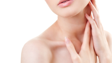 Cum îți păstrezi tinerețea gâtului și a decolteului