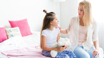 Greșeli pe care părinții le fac când își laudă copiii