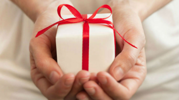 Idei de cadouri scumpe pentru persoana iubită