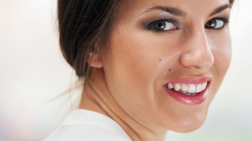 Ce semnificație au alunițele din obraji și mai ales culoarea lor!