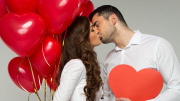 Îndrăgostiții sărbătoresc astăzi Sfântul Valentin