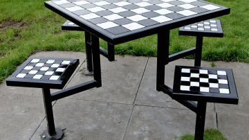 În Chișinău au apărut mai multe măsuțe pentru șah