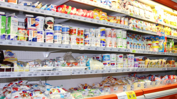 Investigație: Cine gestionează piaţa lactatelor din Moldova