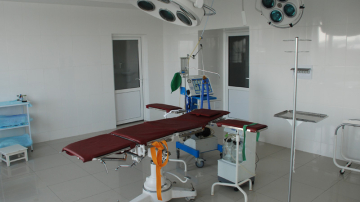 O copilă de 12 ani, în stare gravă la spital după ce a suferit o cezariană de urgenţă