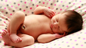 Cum se îngrijește bontul ombilical la nou-născut