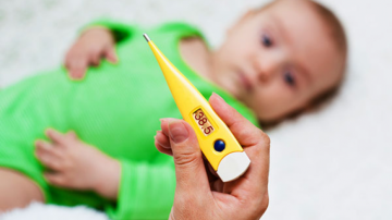 Ce faceți când copilul are febră, pas cu pas