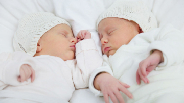 Женщина из Унгень родила близнецов дома