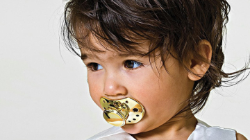 Îi dăm sau nu suzeta copilului cu vârsta de peste doi ani