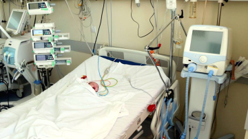 Doi bebeluși grav bolnavi au fost salvați de cardiochirurgii moldoveni