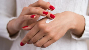 Ai pielea sensibilă? Iată cum trebuie s-o răsfeți!