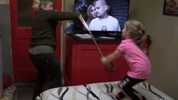 Мама жестокой девочки обратилась к психологам. Какой совет они ей дали