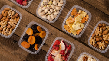 Ce mănânci ca să nu te îngrași: 10 gustări sub 100 de calorii