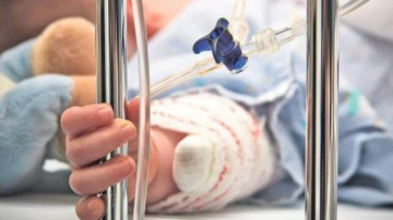 Двое детей попали в больницу с медикаментозным отравлением