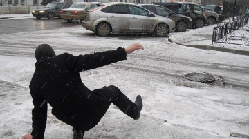 Peste 100 de persoane au suferit traumatisme stradale în weekend